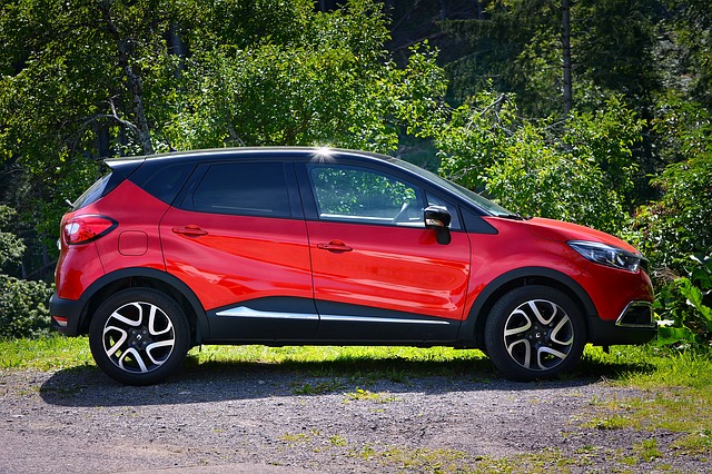 Czerwony suv